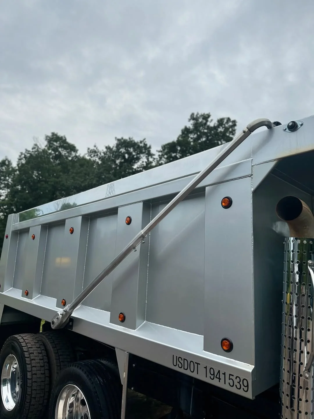 Dump truck detailing